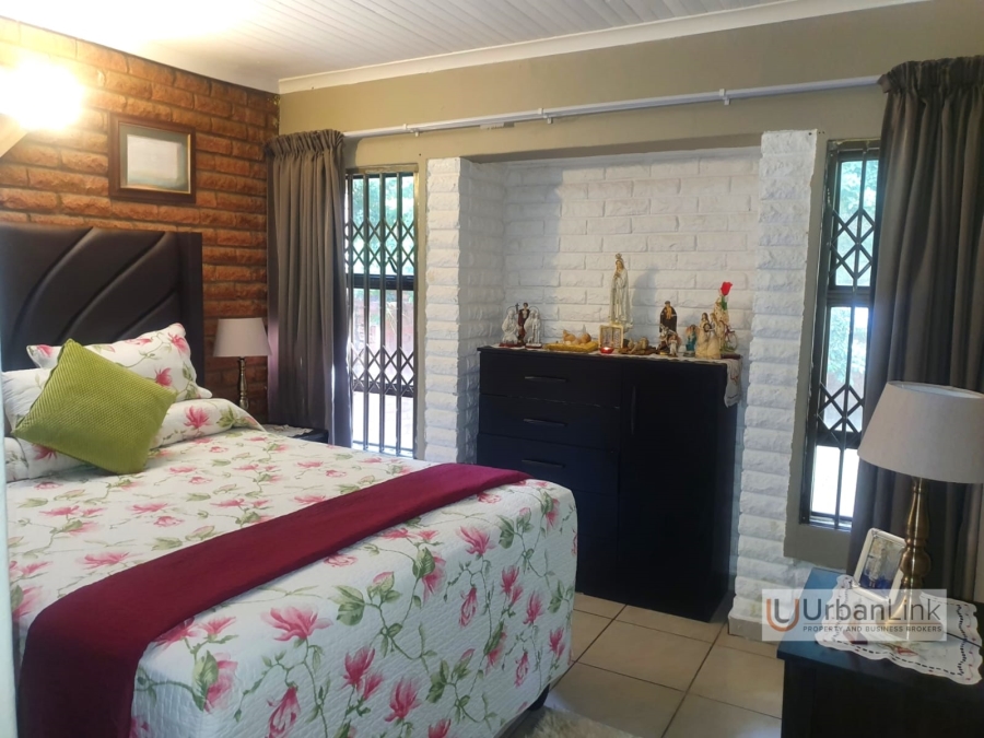 3 Bedroom Property for Sale in Safari Gardens North West